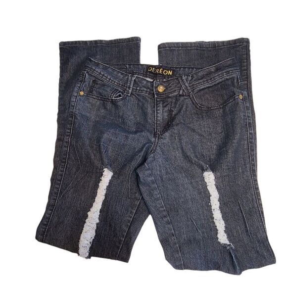 Dereon distressed jeans. Size 9/10 - Picture 4 of 6